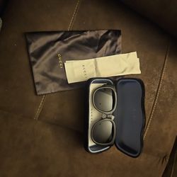 55 MM Oversized Square Gucci Sunglasses W/accessories