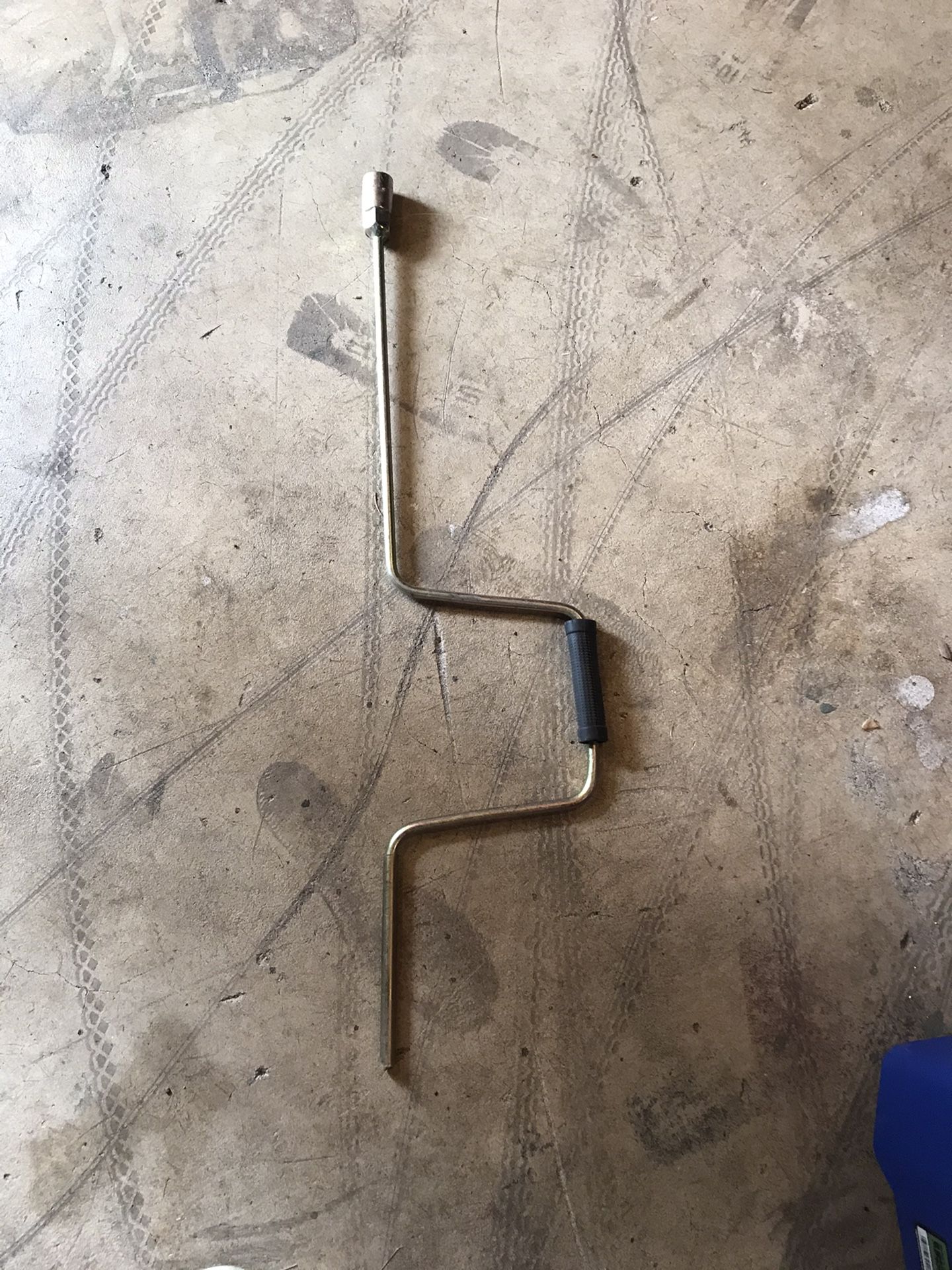 Rv jacks lowering/lift tool