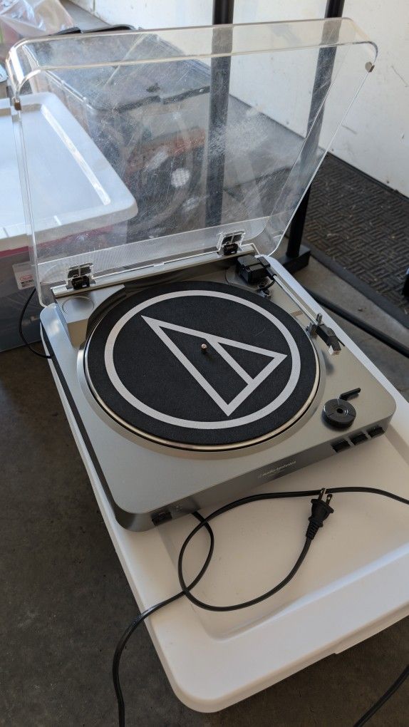 Audio Technica Turntable Record Player AT-LP60