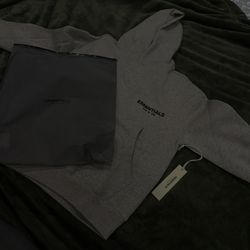 ESSENTIALS HOODIE 