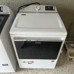 Maytag Smart Top Load Laundry Pair with MTW6205RW 28-inch Top Load Washer and MED6205RW 27-inch Electric Dryer