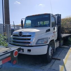 2014 Hino 268 Parting Out
