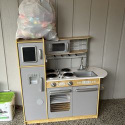 Toy Kitchen 