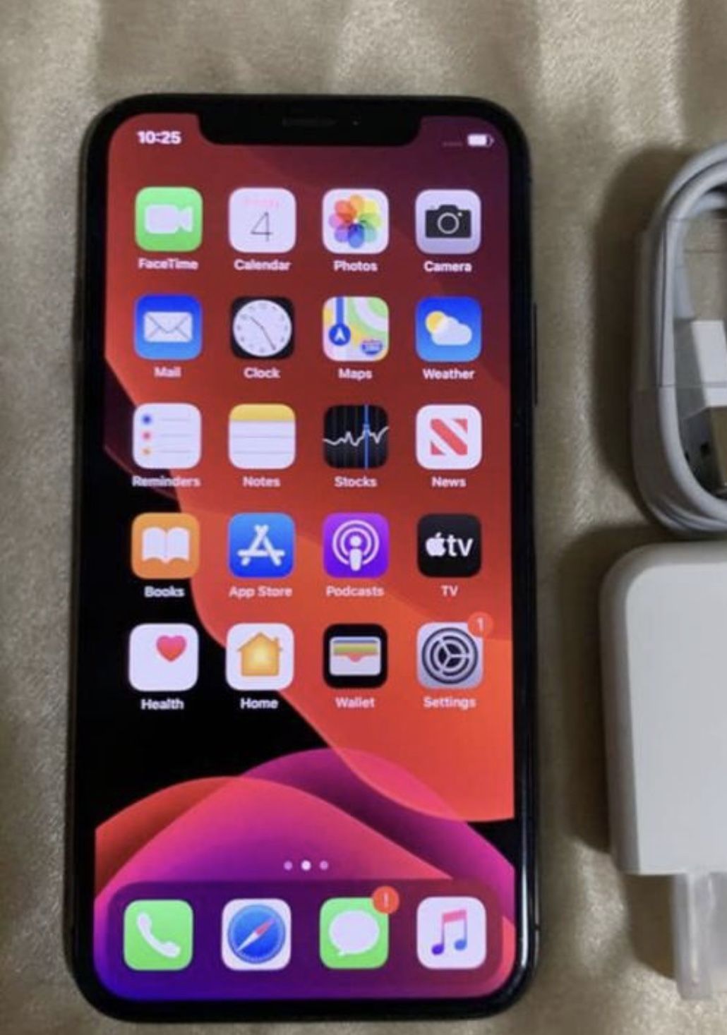 Factory unlocked apple iphone X 64 gb, store warranty!