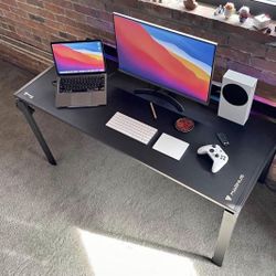 Secret Labs MAGNUS Metal Desk