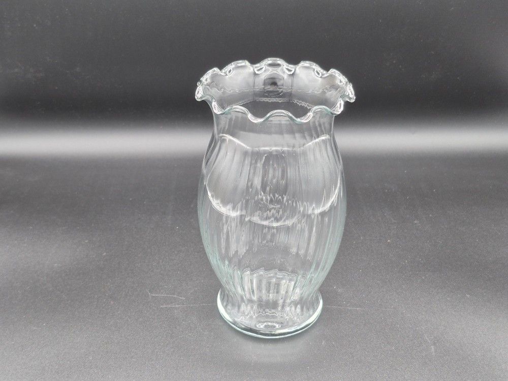 Vintage Clear Optic Swirl Ruffled Flower Vase