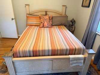 Queen Size Poster Bedroom set