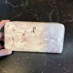 Woman’s Wallet