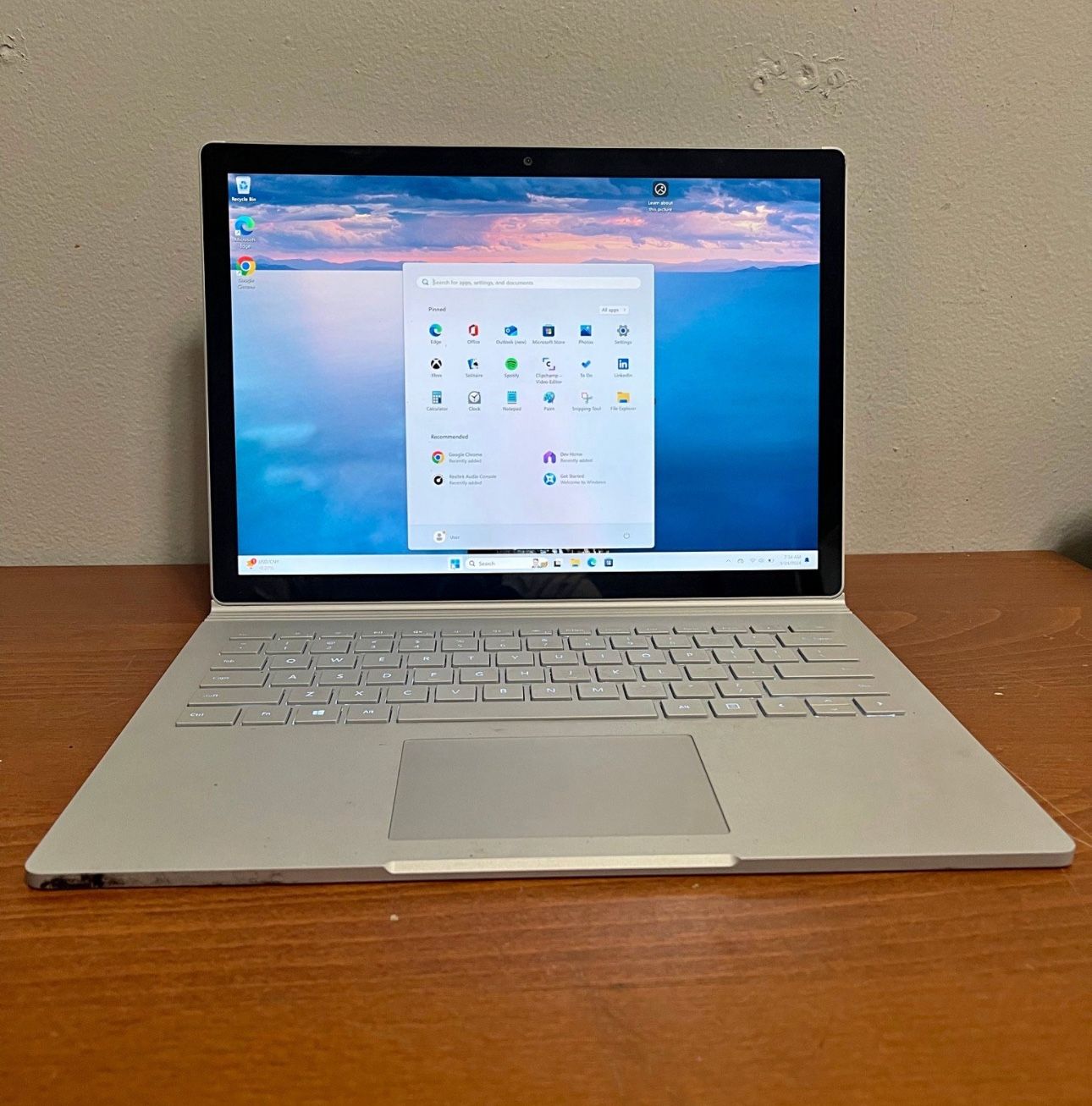 Microsoft Surface Book 2 13.5 Inch - Intel Core i5-8350U, 8GB RAM, 256GB SSD