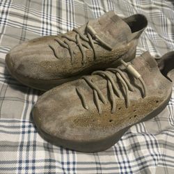 Used yeezy shoe 