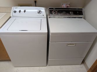 Reliable Whirlpool clothes Washer and Dryer