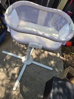 HALO Bassinest Swivel Sleeper Baby Bassinet