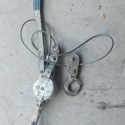 Come-along winch cable puller with pulley block