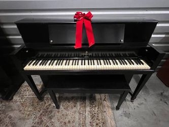 HOLIDAY PIANO SALE! FREE DELIVERY & TUNING! + WARRANTY!