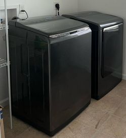 Samsung Black stainless steel finger resistant washer and dryer set