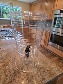2 5 gallon Beverage dispenser