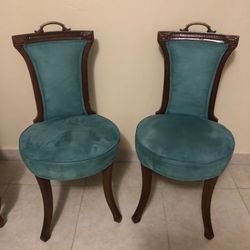 ANTIQUE 2 CHAIRS