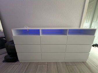 9 Drawer LED Dresser w/ Power Outlet – Like New