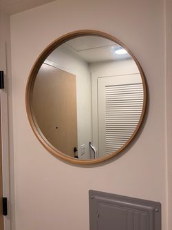 Round mirror