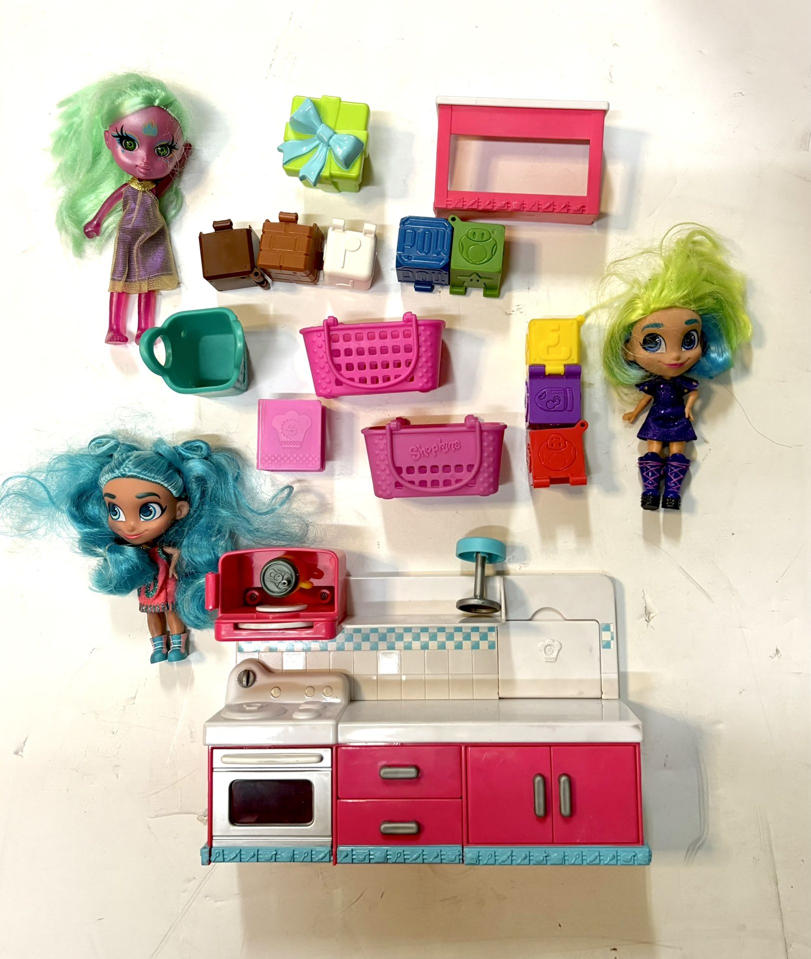 3 Shopkins Shoppie Just Play Adorables Mattel 5” Dolls+ Shopkins Chef Club Hot Spot Kitchen