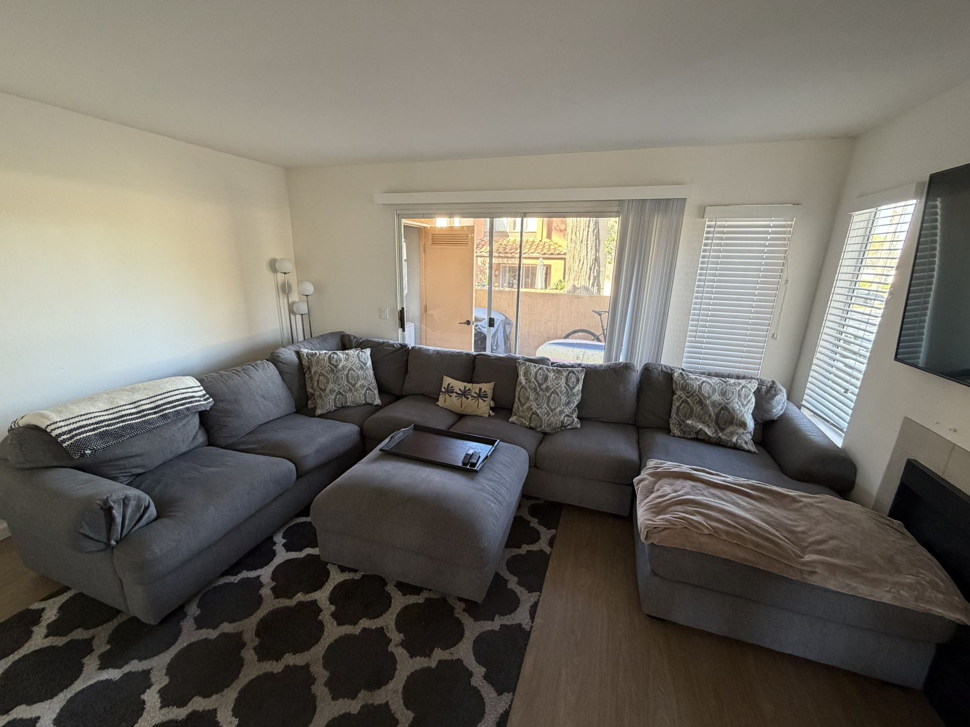 Sectional Coach With Ottoman 