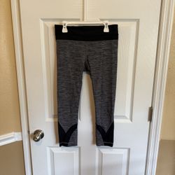 WOMENS PRE-LOVED LULULEMON SIZE 6 
