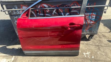 2018 Nissan Rogue Sport Left Front Door