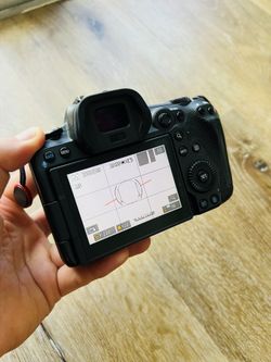 Canon - EOS R5 Mirrorless Camera (Body Only) - Black
