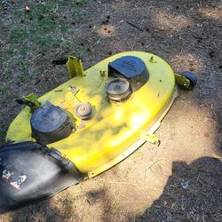 John Deere Riding Mower 42"Deck 100series 