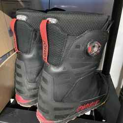 Thirty two snowboard boots