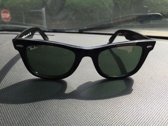 Ray-Ban wayfarer sunglasses