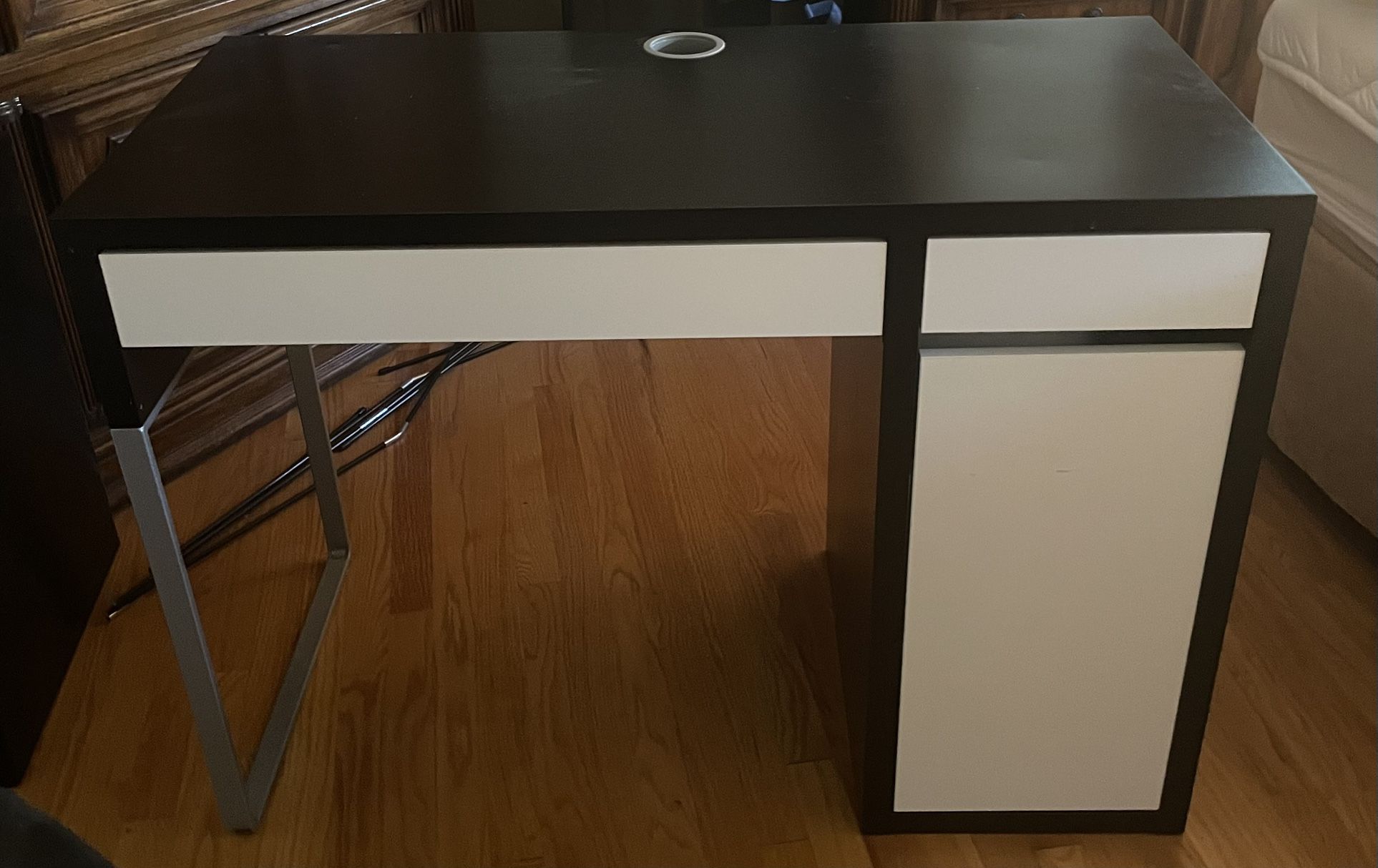 Black And White Desk With Separate Drawer Unit 