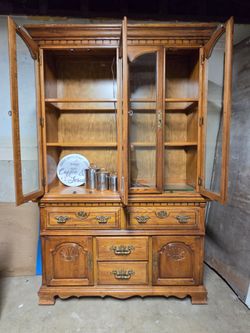 Beautiful hutch (could deliver)