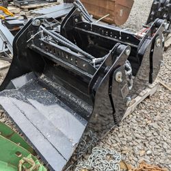 Mini Skid Steer 4 in 1 Bucket