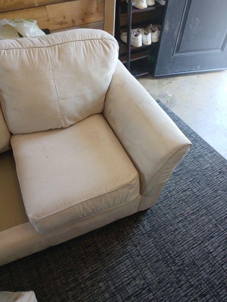 Nice White Loveseat Barley Uaes