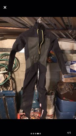 Wetsuits men’s size small