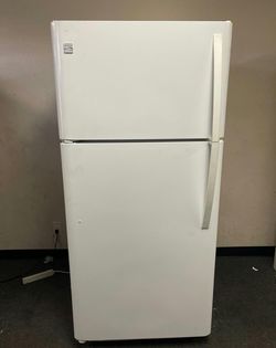 Kenmore Top Mount Fridge in White with Adjustable Shelves