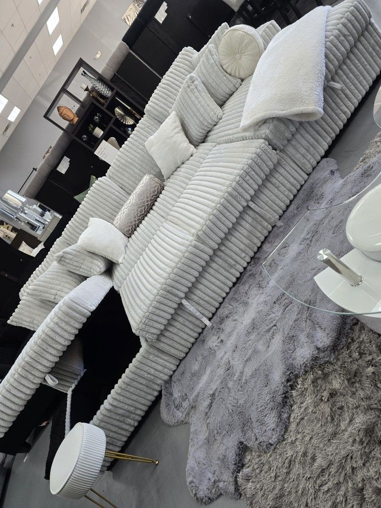 đź’Ą Sectional Sofa Sleeper đź’Ą Furniture Queen Bedrooms, Dining Avail