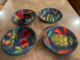 Dish set of 4 bowls new condition