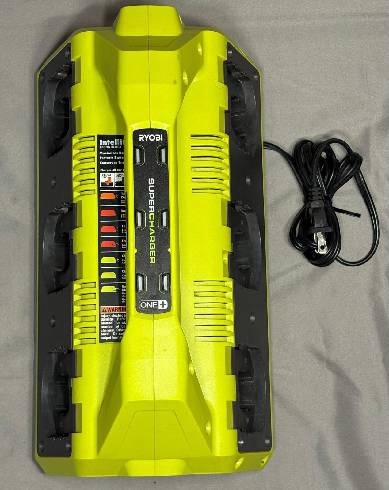 RYOBI ONE+ 18V 6-Port SuperCharger π