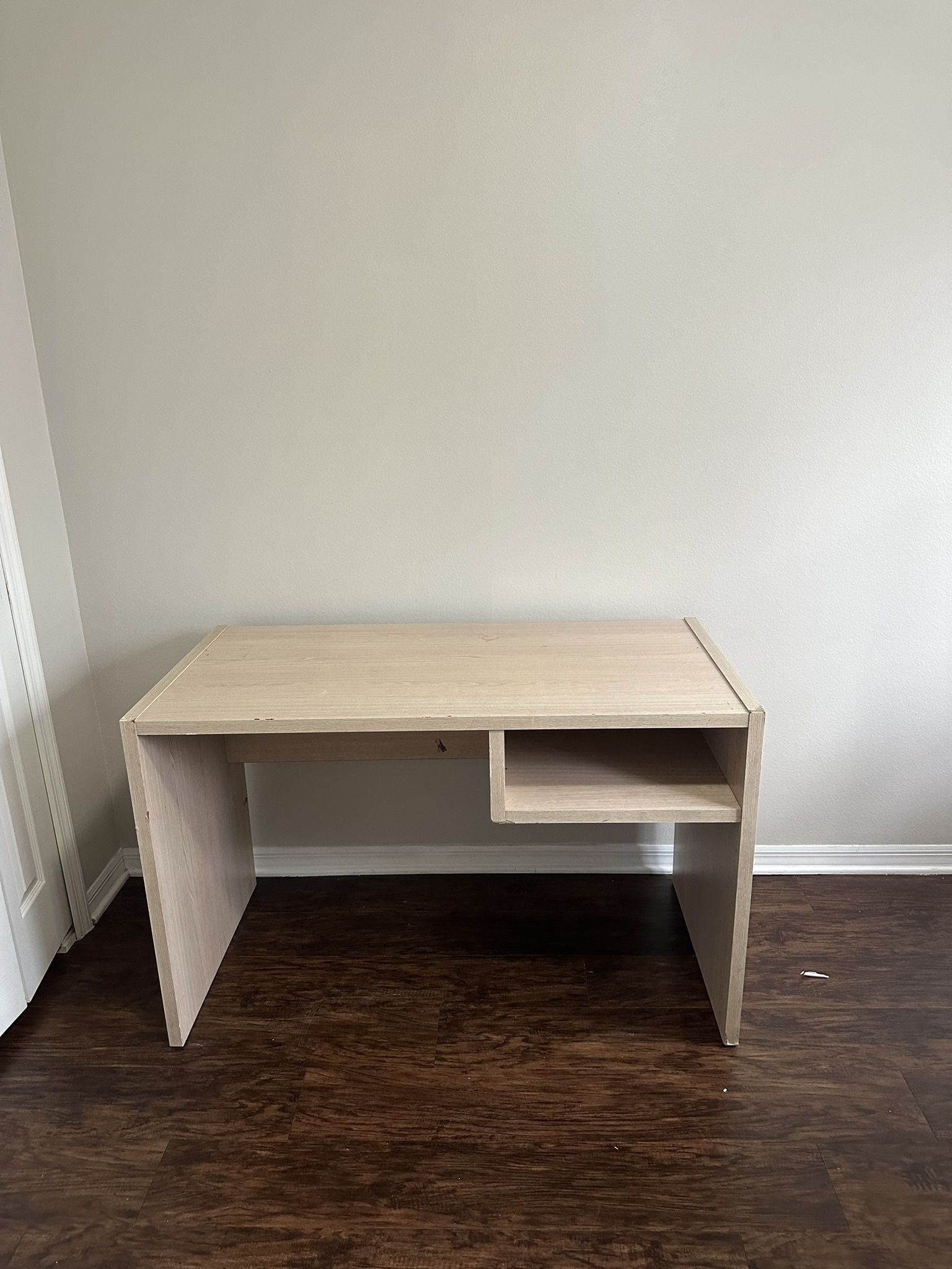 Free Desk