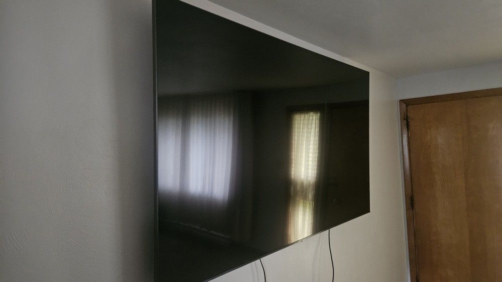 85" Samsung TV TU7000 Series