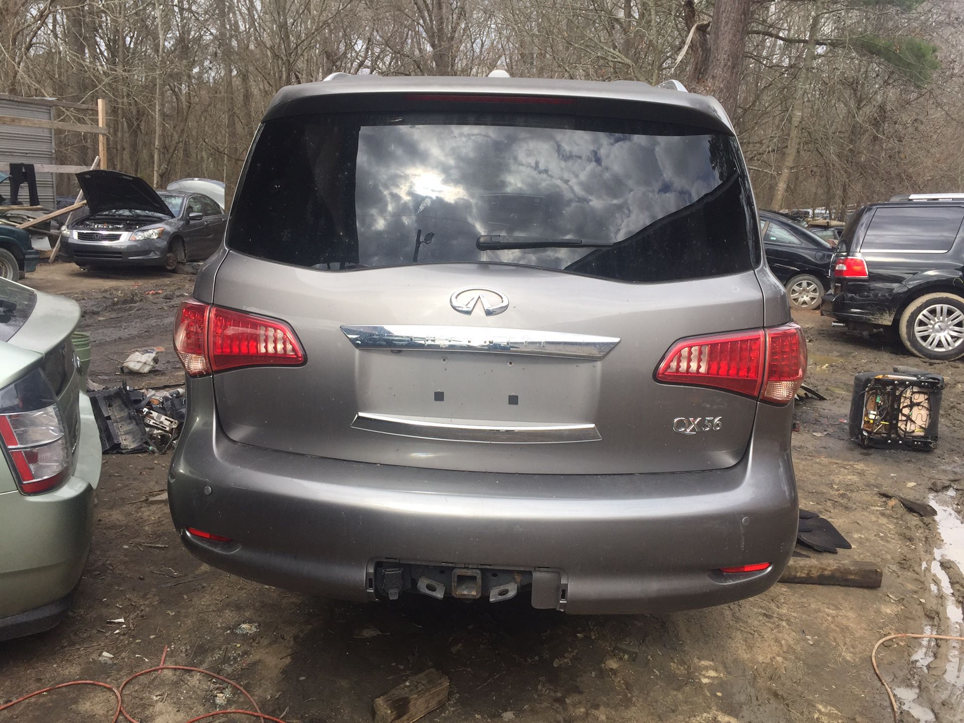 2011 infinity QX56 (parts only)