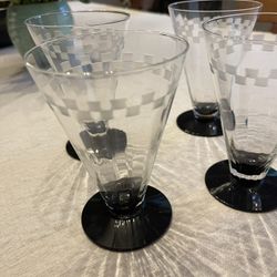 Set Of 4 1930’s Art Deco Glasses With Black Base