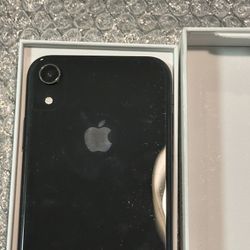 iPhone XR UNLOCKED 