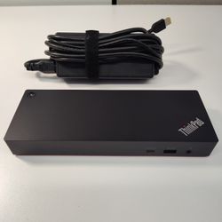 LIKE NEW - LENOVO UNIVERSAL THUNDERBOLT 4  DOCK WITH 13 MONTH WARRANTY