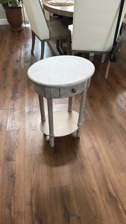 Beautiful Grey wood accent table - LIKE NEW!