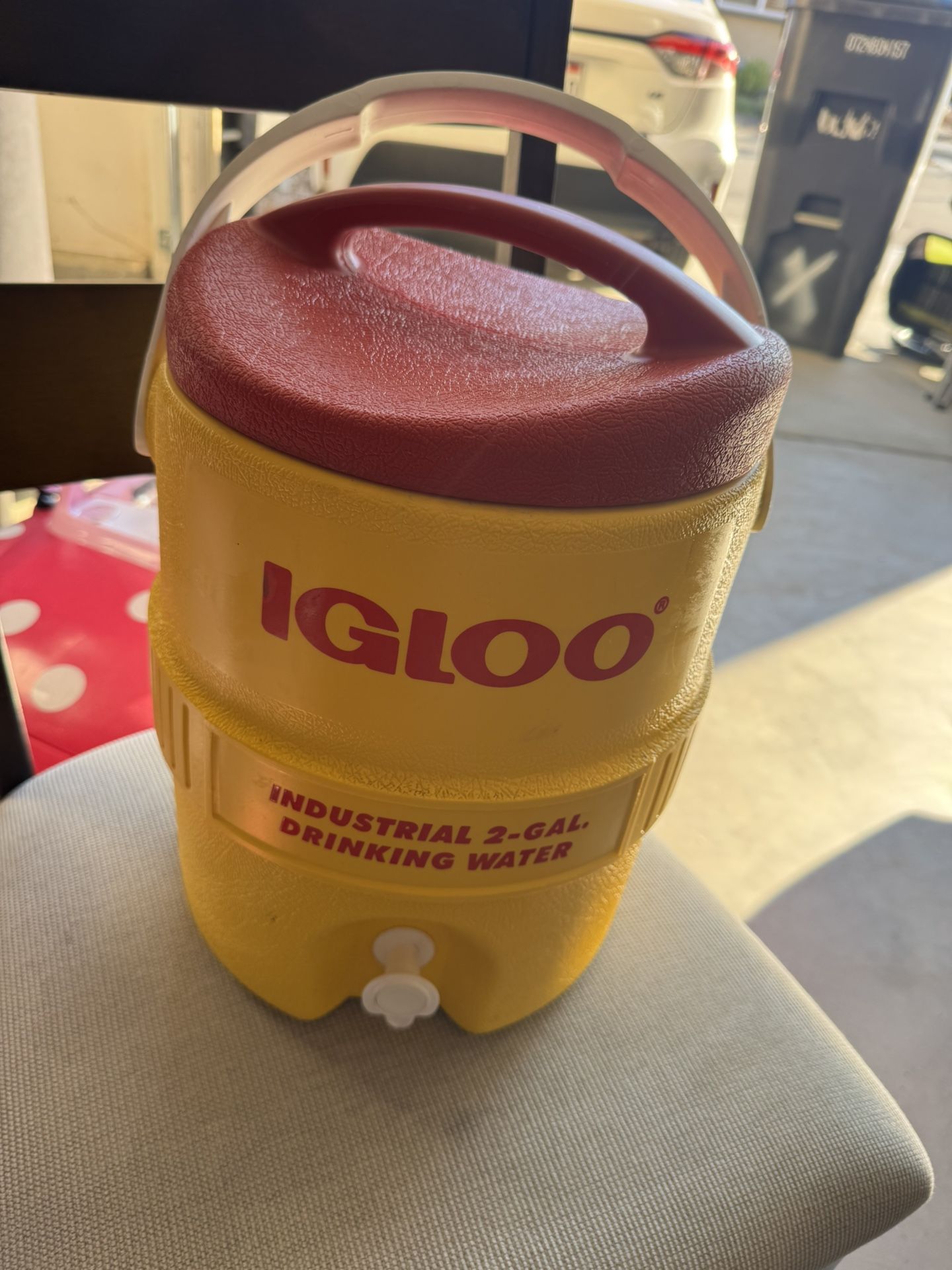 Igloo 2 Gallon Dispenser