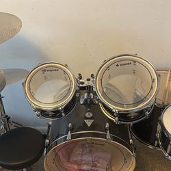 Donner acoustic drum set