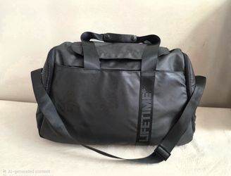 👜 Large Black Duffel Bag – Like New